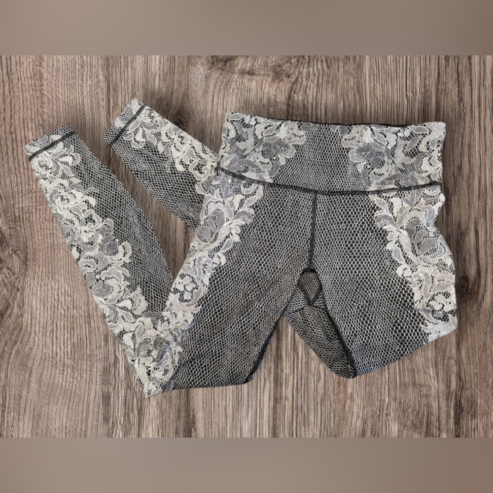 EUC Lululemon 6 Speed Wunder Under Leggings in Nulux Florence Lace Print